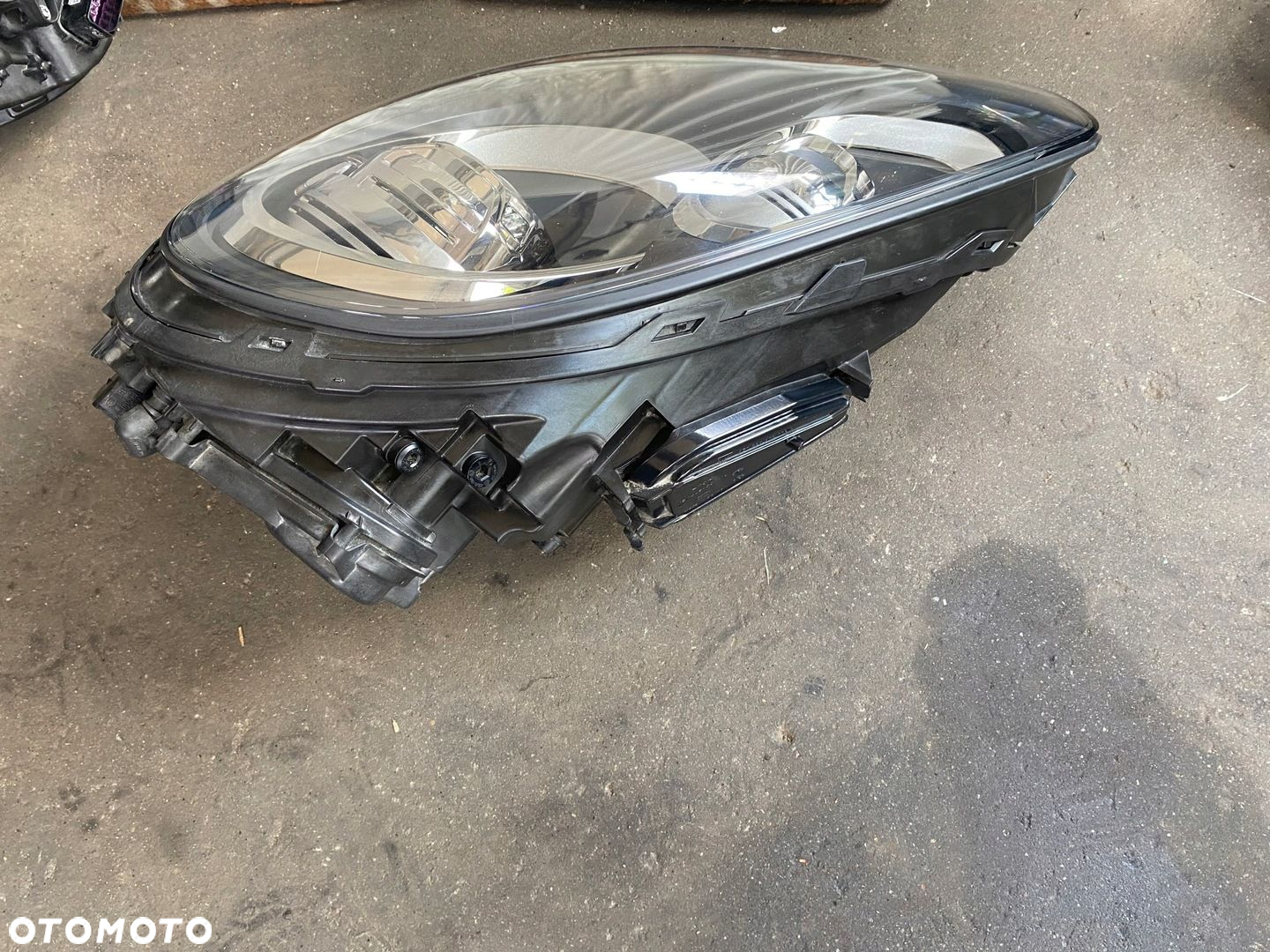PORSCHE CAYENNE 7P5 GTS LIFT LAMPY XENON KOMPLET - 5