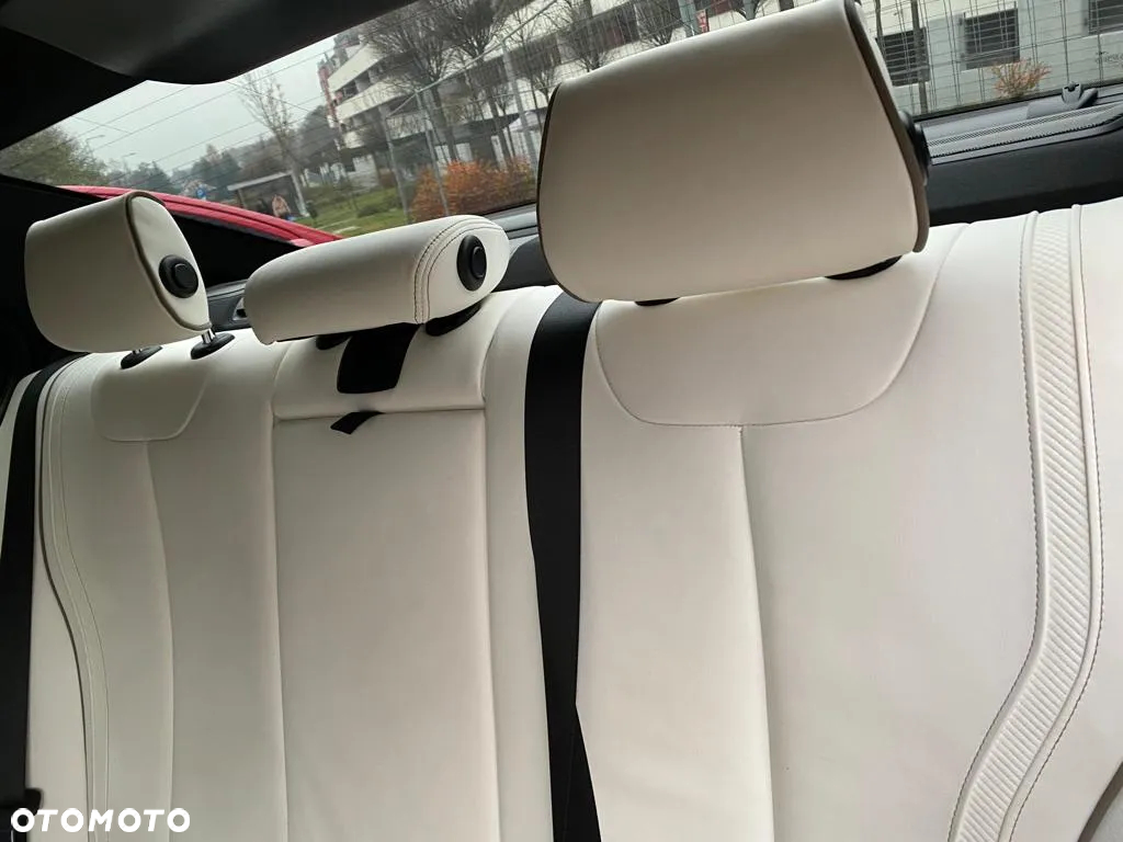 BMW Seria 3 330i xDrive M Sport - 12