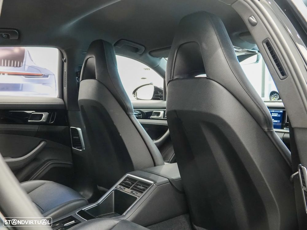 Porsche Panamera 4 E-Hybrid - 36