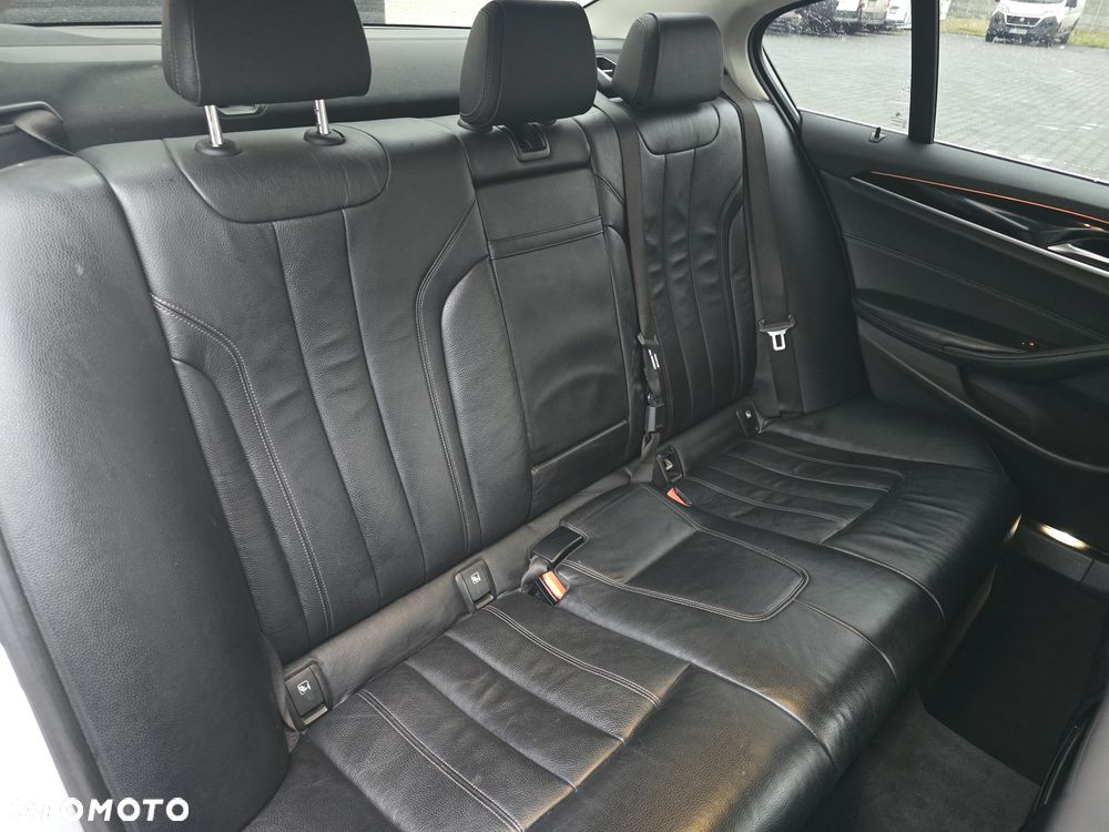 BMW Seria 5 520d - 32