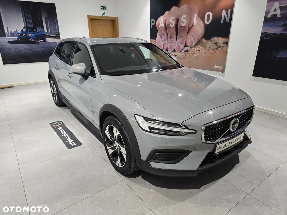 Volvo V60 2023 photo 3