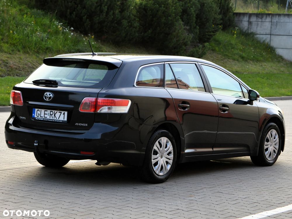 Toyota Avensis 2.0 D-4D Sol - 2