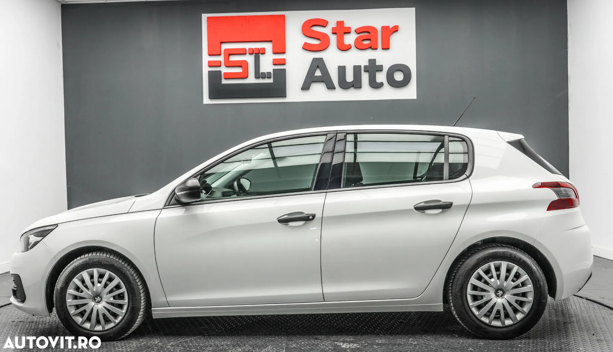 Peugeot 308 - 8