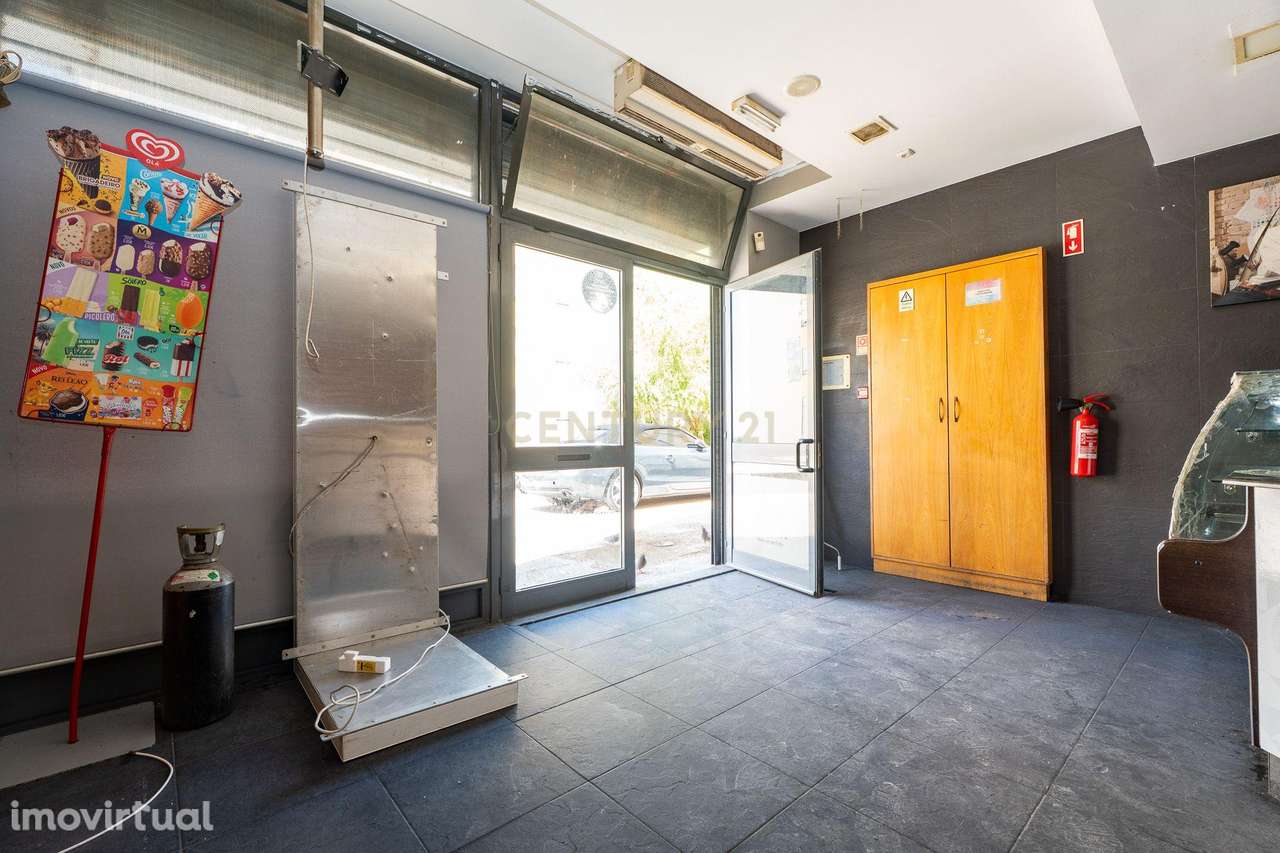 Loja, 83 m², Camarate, Unhos e Apelação - Grande imagem: 3/9