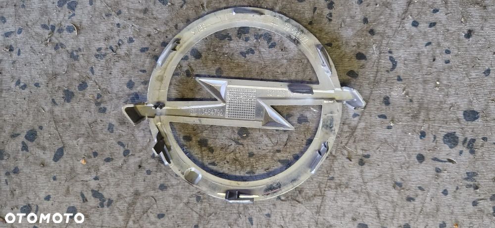 OPEL ASTRA K ZNACZEK EMBLEMAT PRZÓD 13464792 - 2
