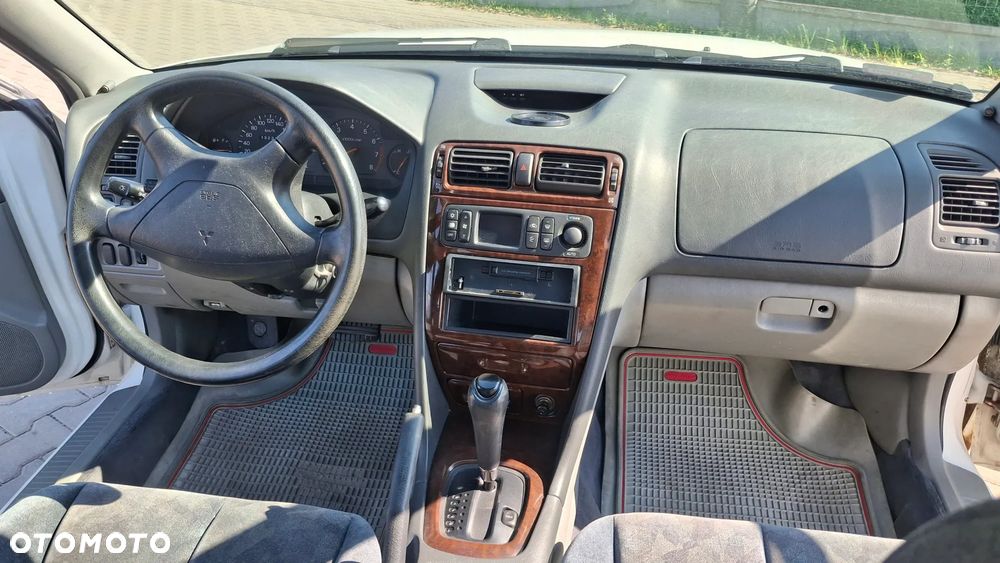 Mitsubishi Galant - 16
