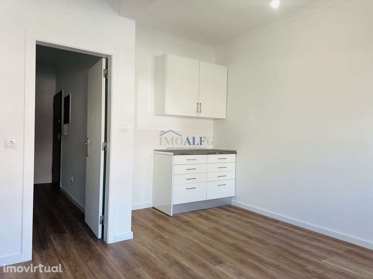 Apartamento T3 remodelado na avenida principal do Barreiro - Grande imagem: 2/15