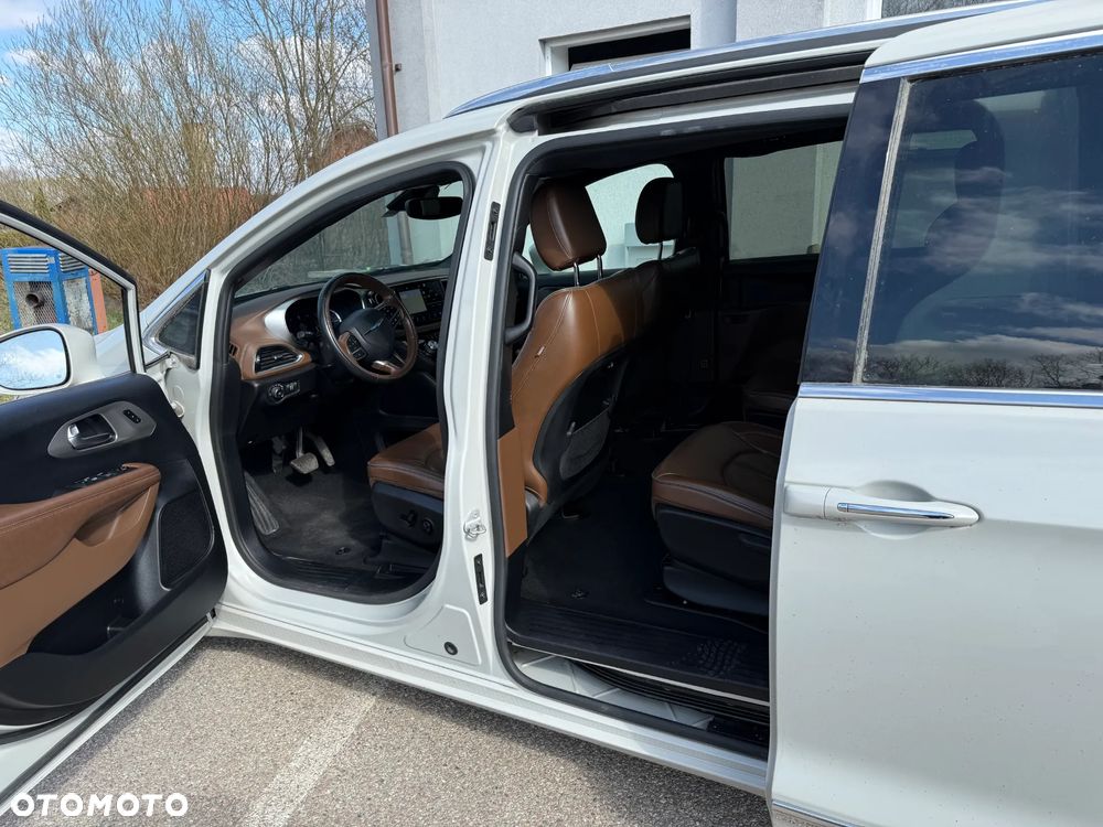 Chrysler Pacifica - 15