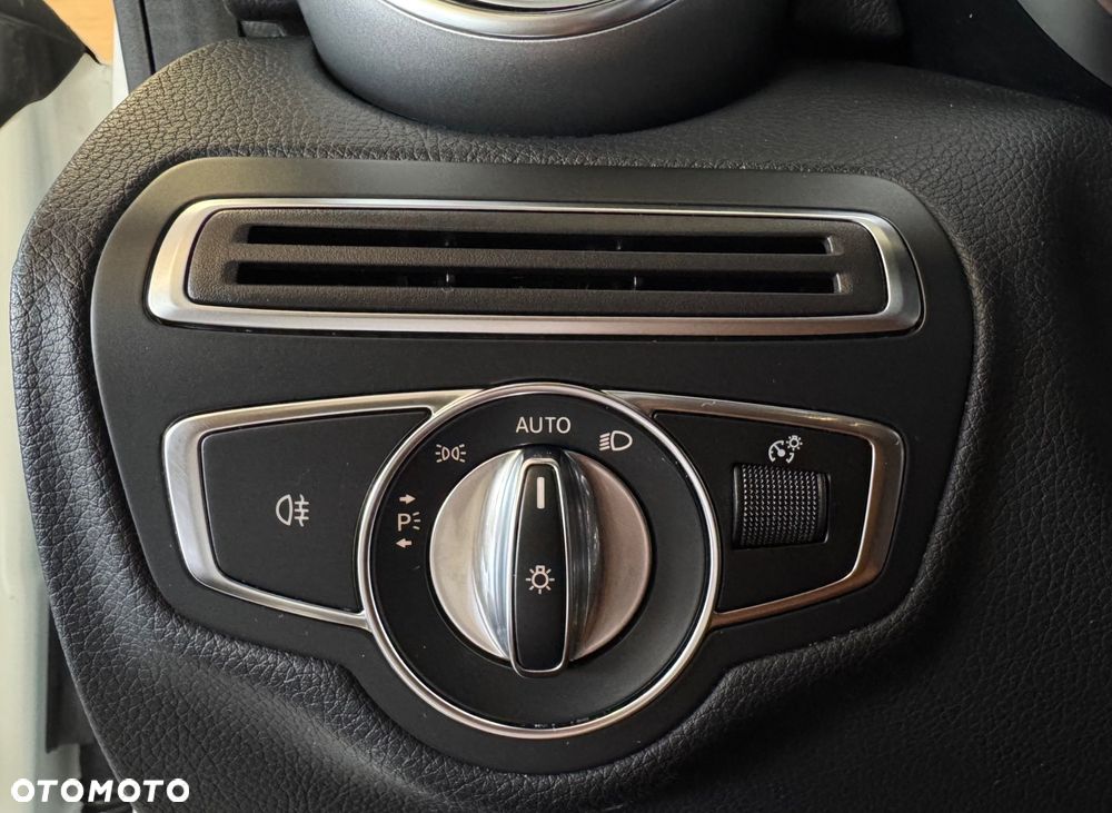 Mercedes-Benz Klasa C 200 4MATIC 9G-TRONIC - 17