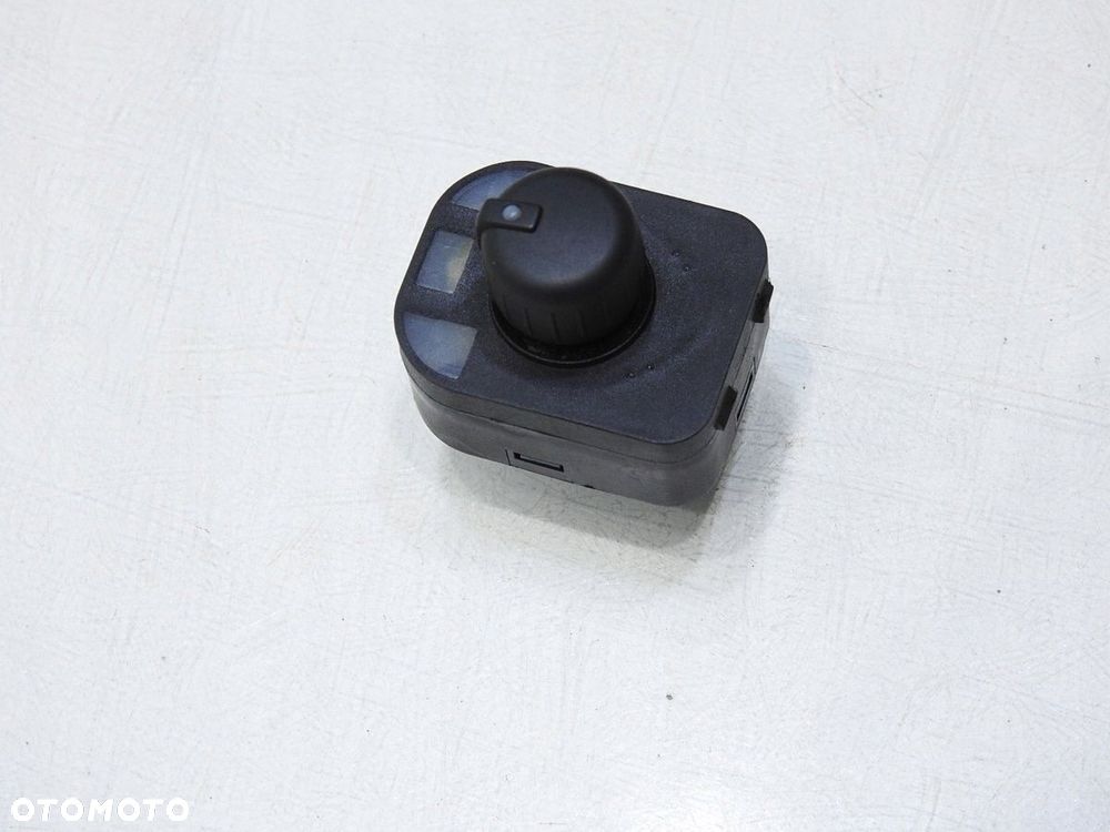 PRZEŁĄCZNIK REGULACJI LUSTEREK AUDI A3 8P LIFT - 3