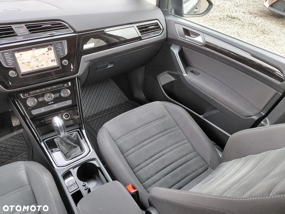 Volkswagen Touran - 17