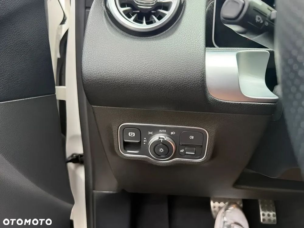 Mercedes-Benz GLB - 13