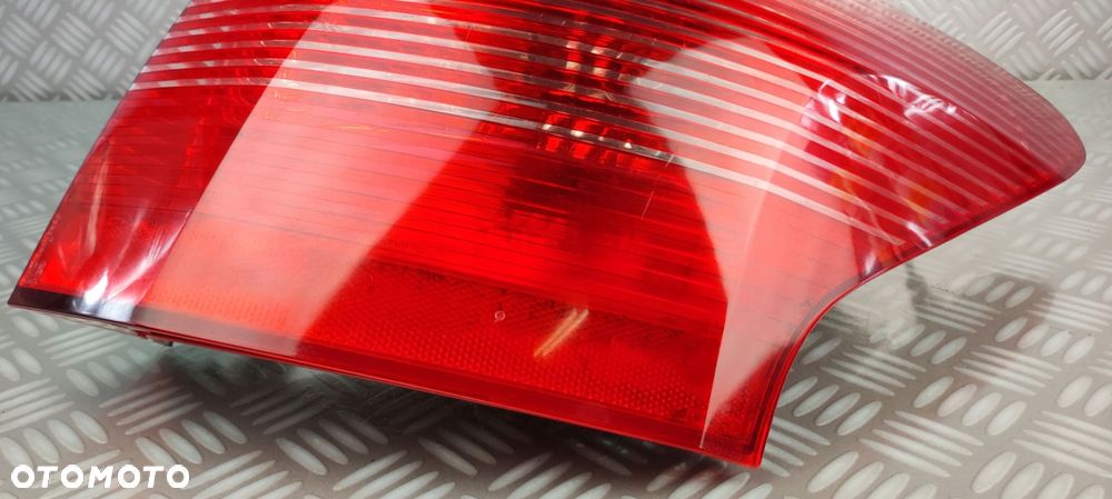 lampa prawy prawa tył tylna w błotnik PEUGEOT 407 KOMBI SW 2004-2008 EUROPA - 5