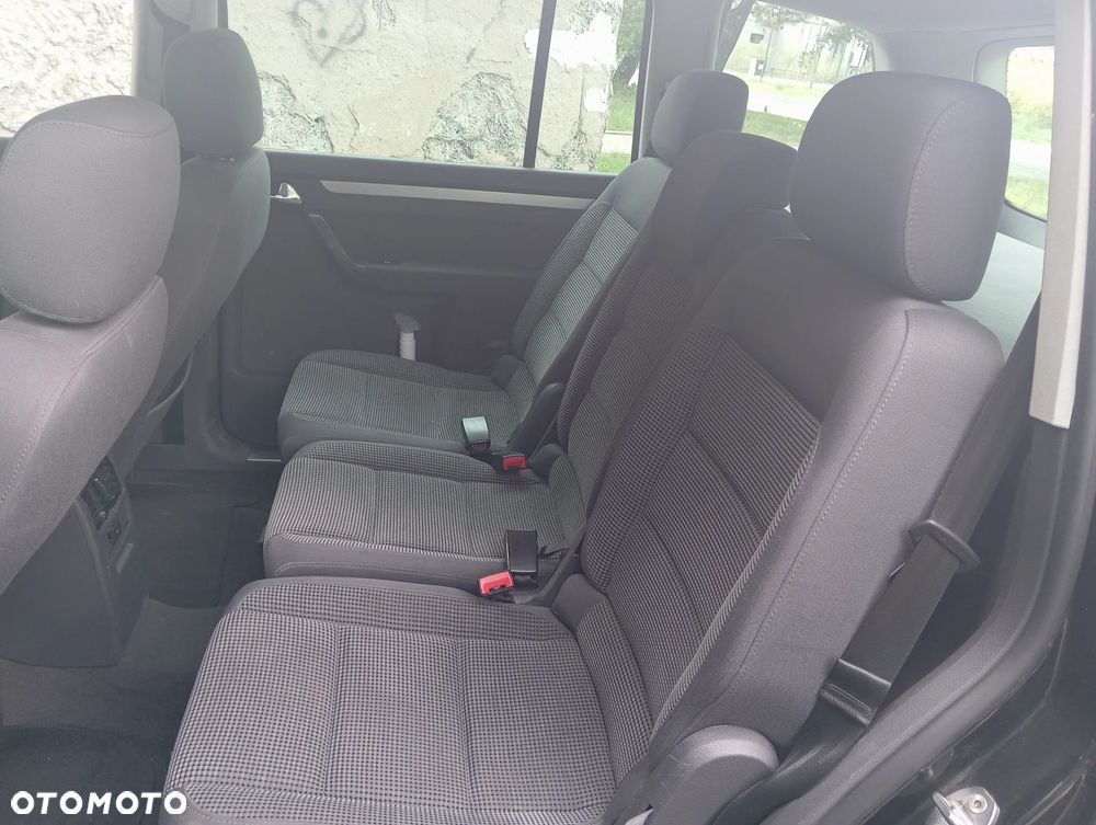 Volkswagen Touran - 11