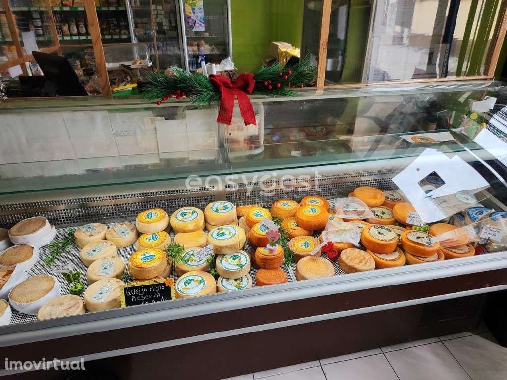 Loja para comércio ou serviços no rés do chão do prédio em Alcains - Grande imagem: 2/21