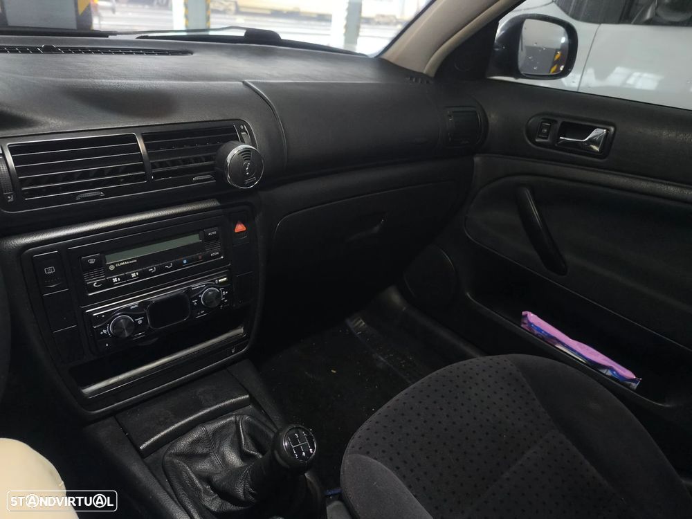 VW Passat 1.9 TDi Confortline - 8