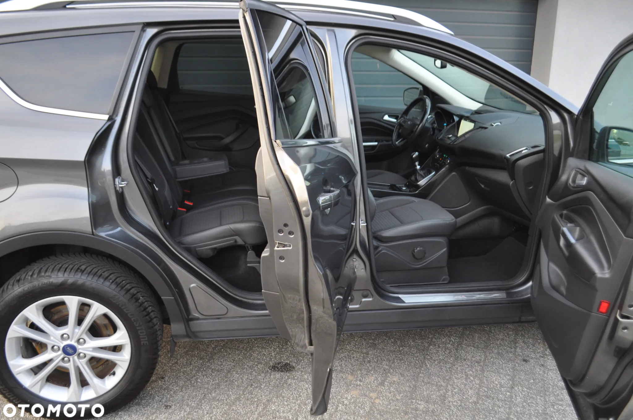 Ford Kuga 2.0 TDCi 2x4 Titanium - 28