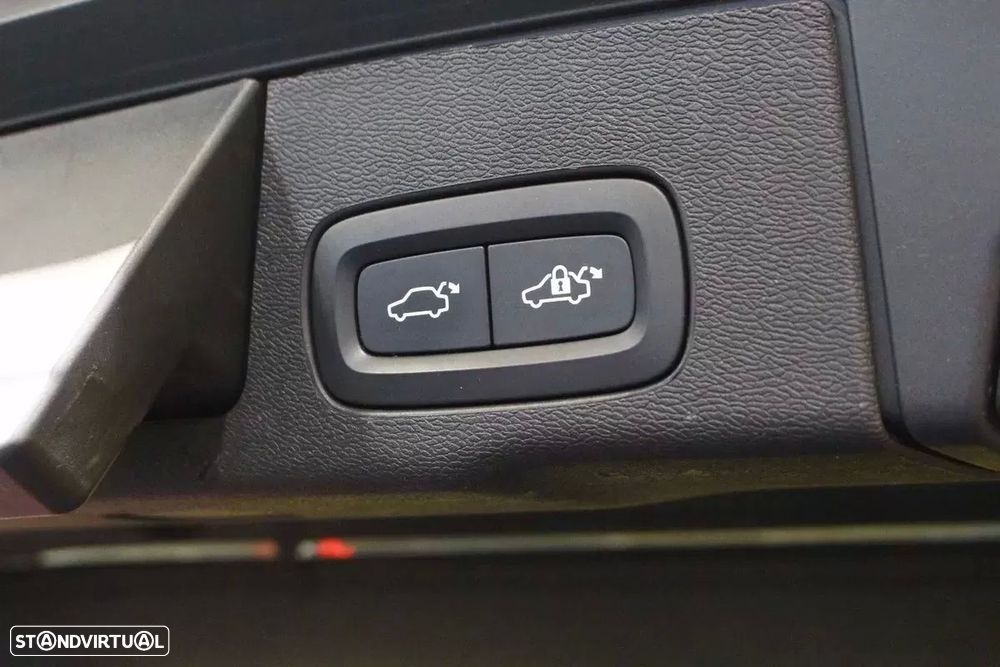 Volvo XC 60 2.0 B4 Momentum - 23