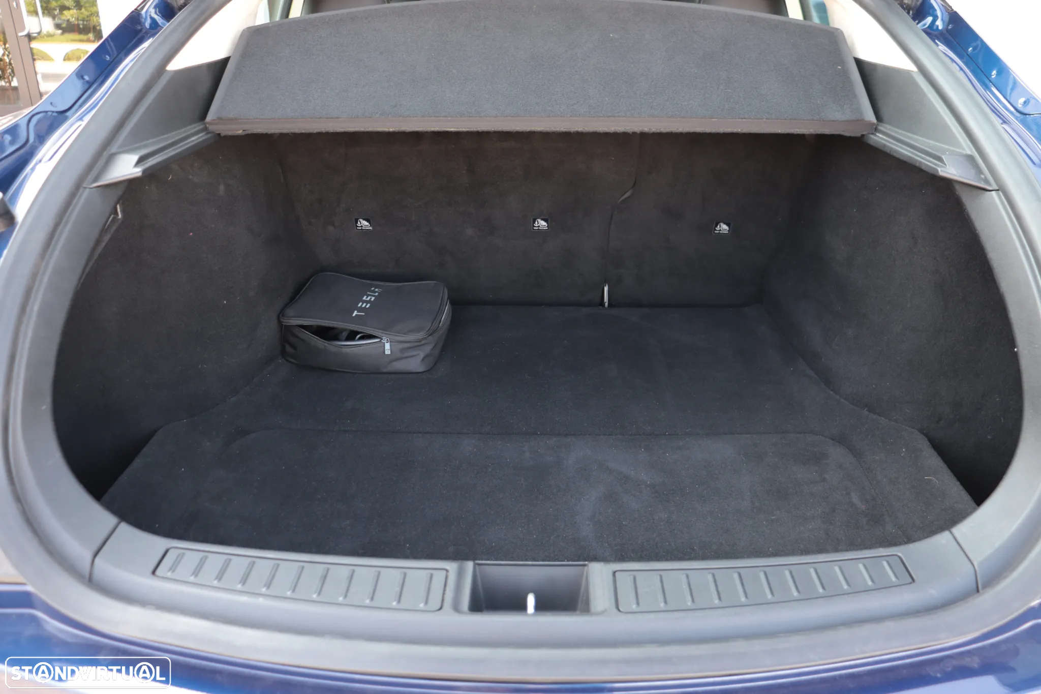 Tesla Model S 90D - 23