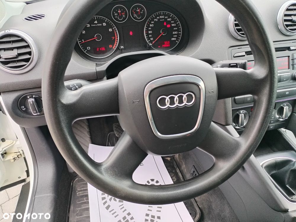 Audi A3 3-drzwiowe 1.6 Ambiente - 22