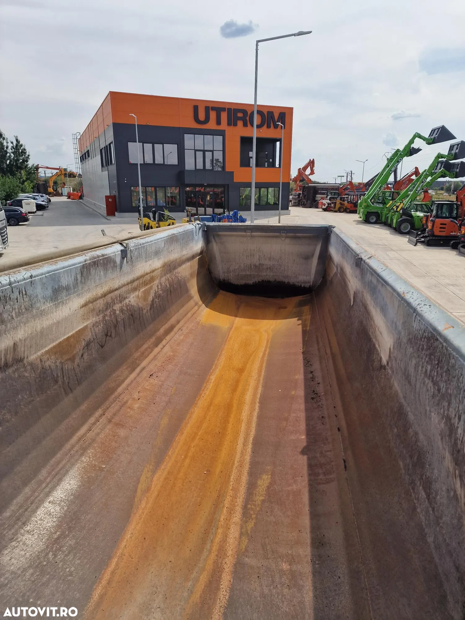 Meiller 28mc, axa liftabila, scena vizitare, 6,3t, picioare sprijin 21900 Eur+Tva,  anvelope 60% ok, frane disc, bara protectie spate, prelata, otel Hardox, STARE FOARTE BUNA, posibilitate leasing 4 ani, 21.900 EUR+Tva - 15