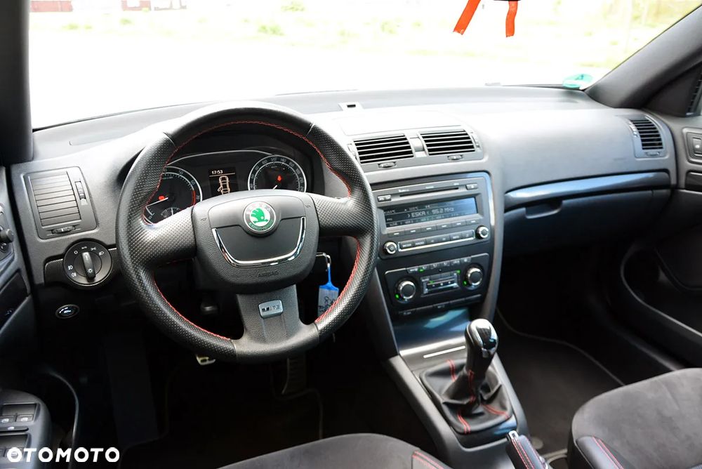 Skoda Octavia 2.0 TSI RS - 28