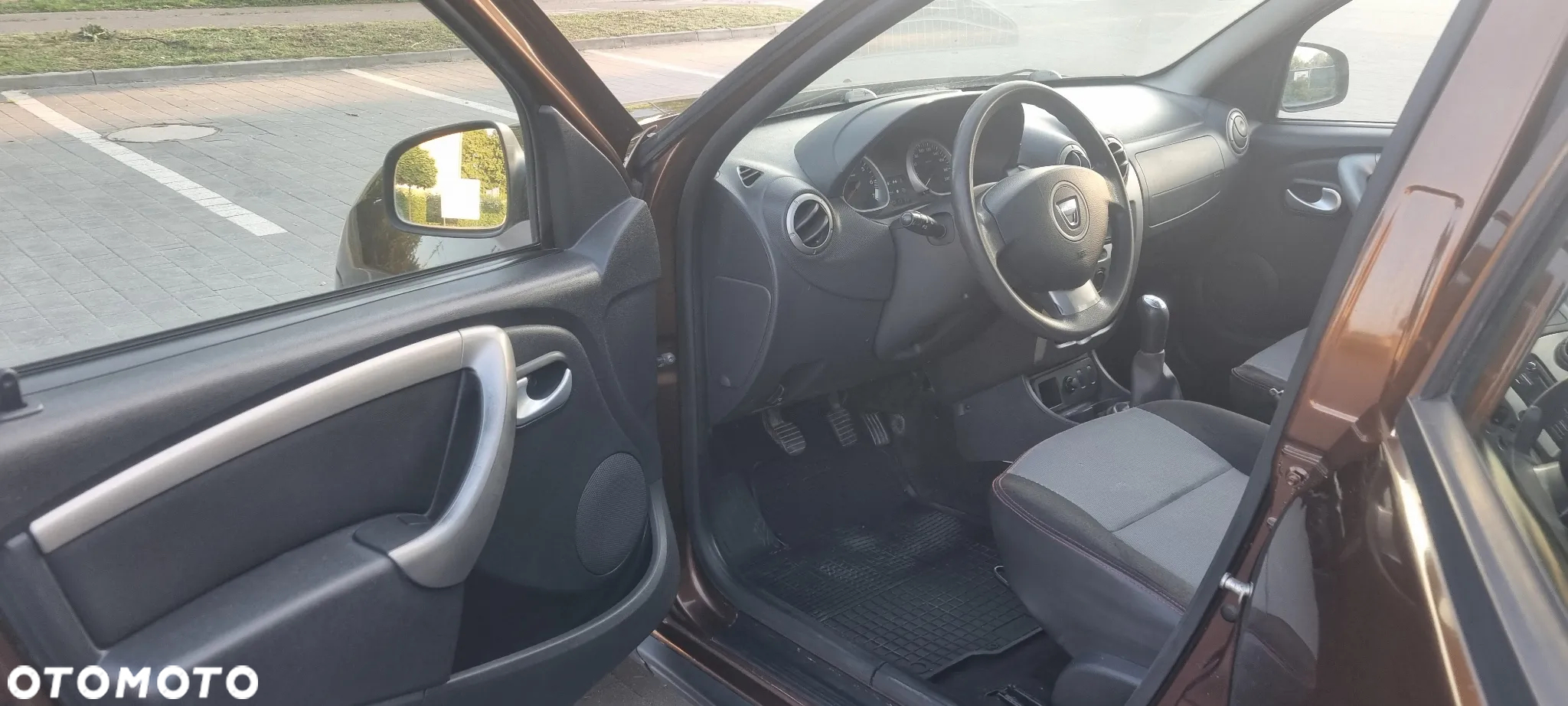 Dacia Duster 1.6 16V 4x2 Laureate - 16