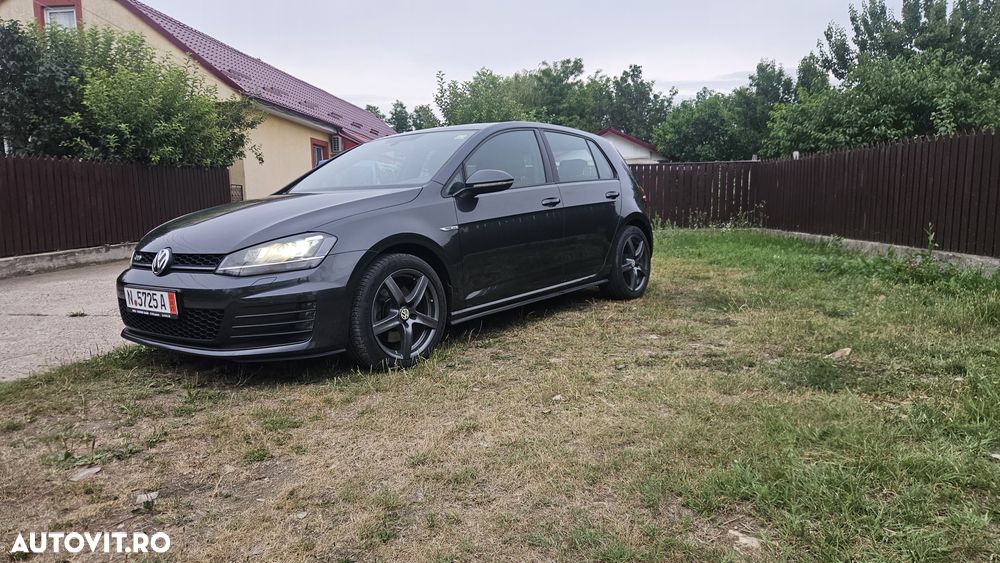 Volkswagen Golf 2.0 TDI BlueMotion Technology Lounge - 1