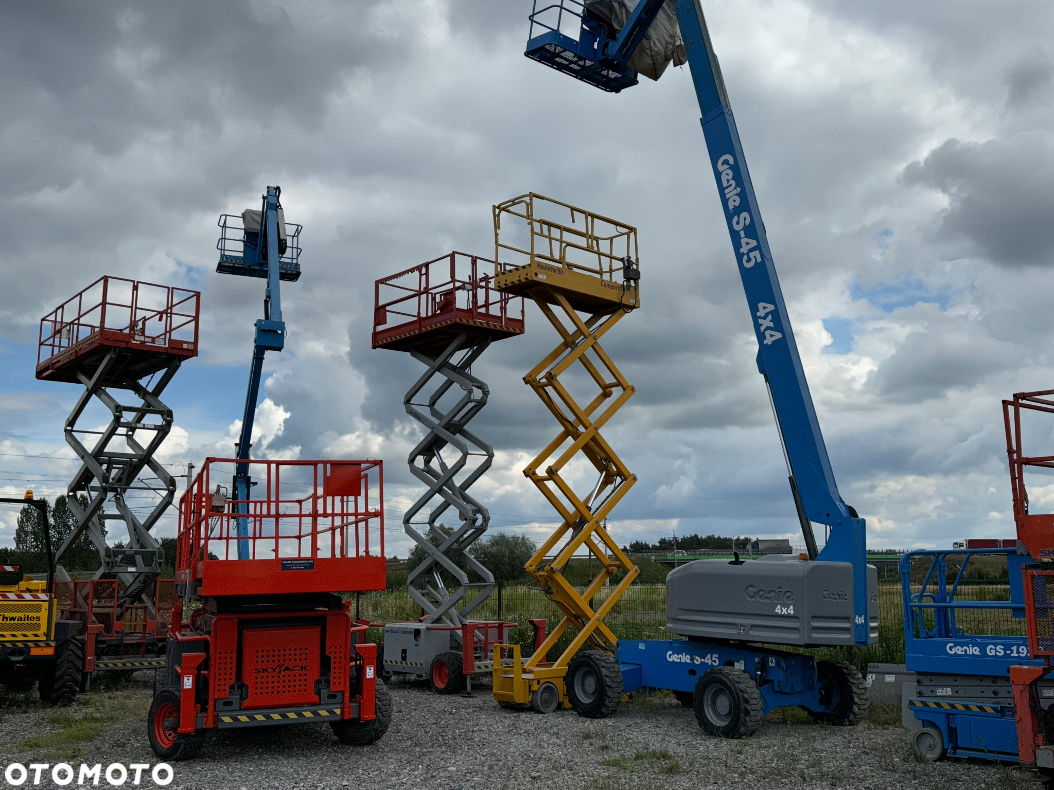 Skyjack 9250 4x4 podnośnik nożycowy podest silnik kubota - 2