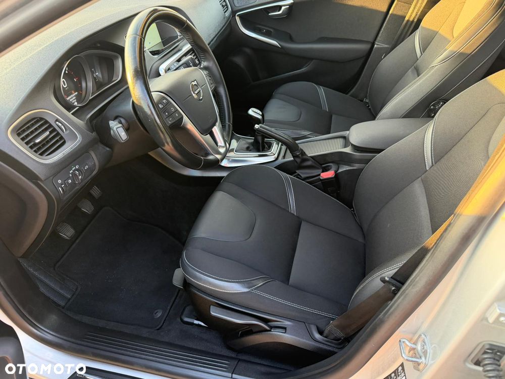 Volvo V40 D2 Drive-E Momentum - 33