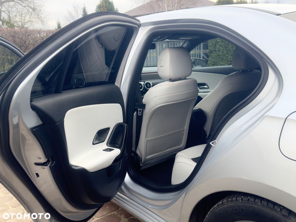 Mercedes-Benz Klasa A 180 7G-DCT - 30