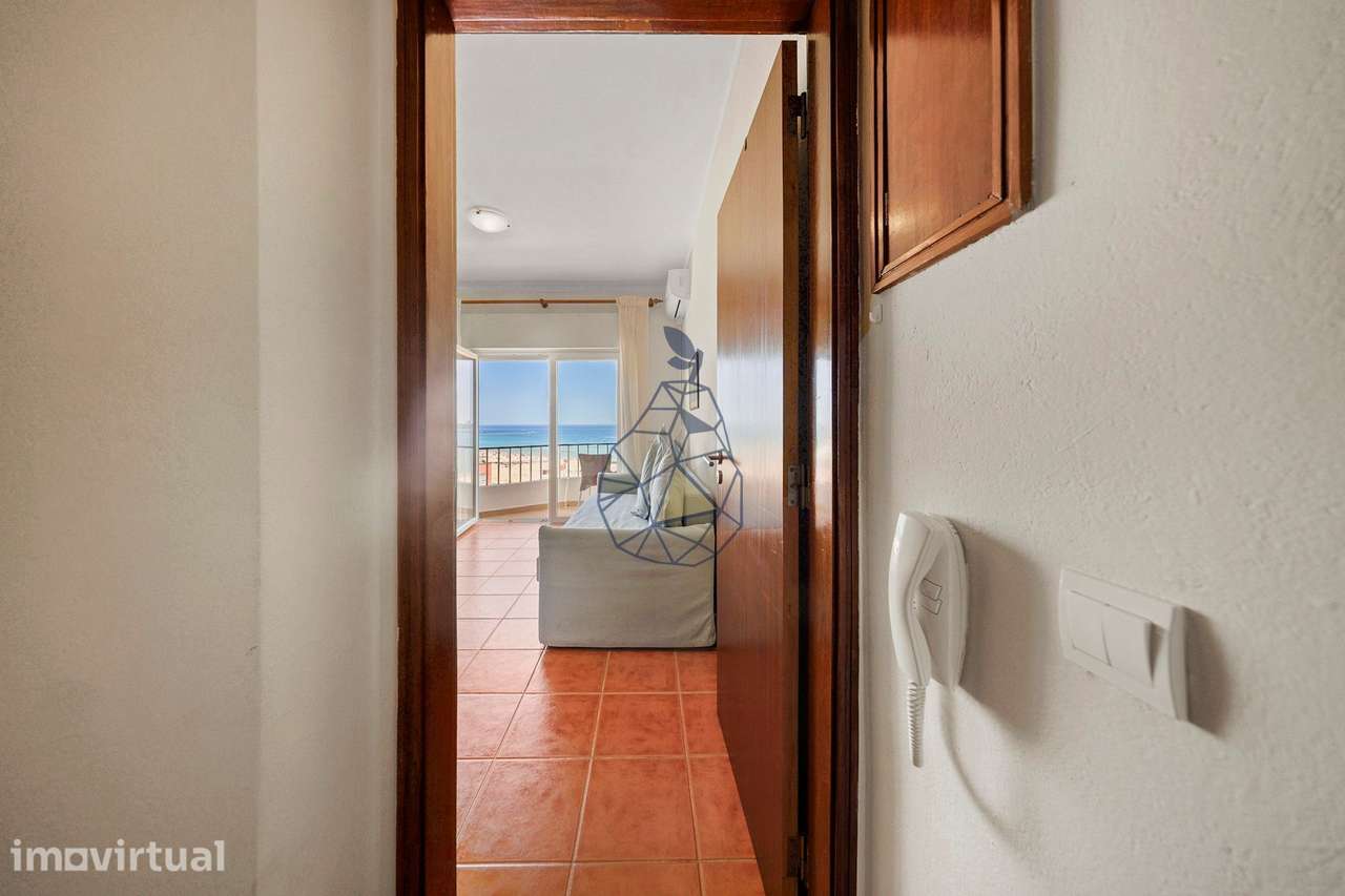 Apartamento T1 Renovado com Vista Mar na Praia da Rocha - Grande imagem: 4/40