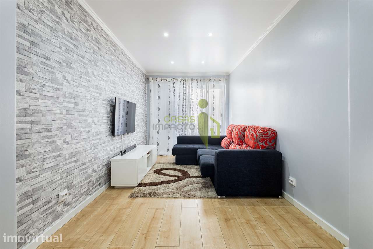 Apartamento T3  com Varanda e  Duas Frentes em Sintra - Grande imagem: 2/24