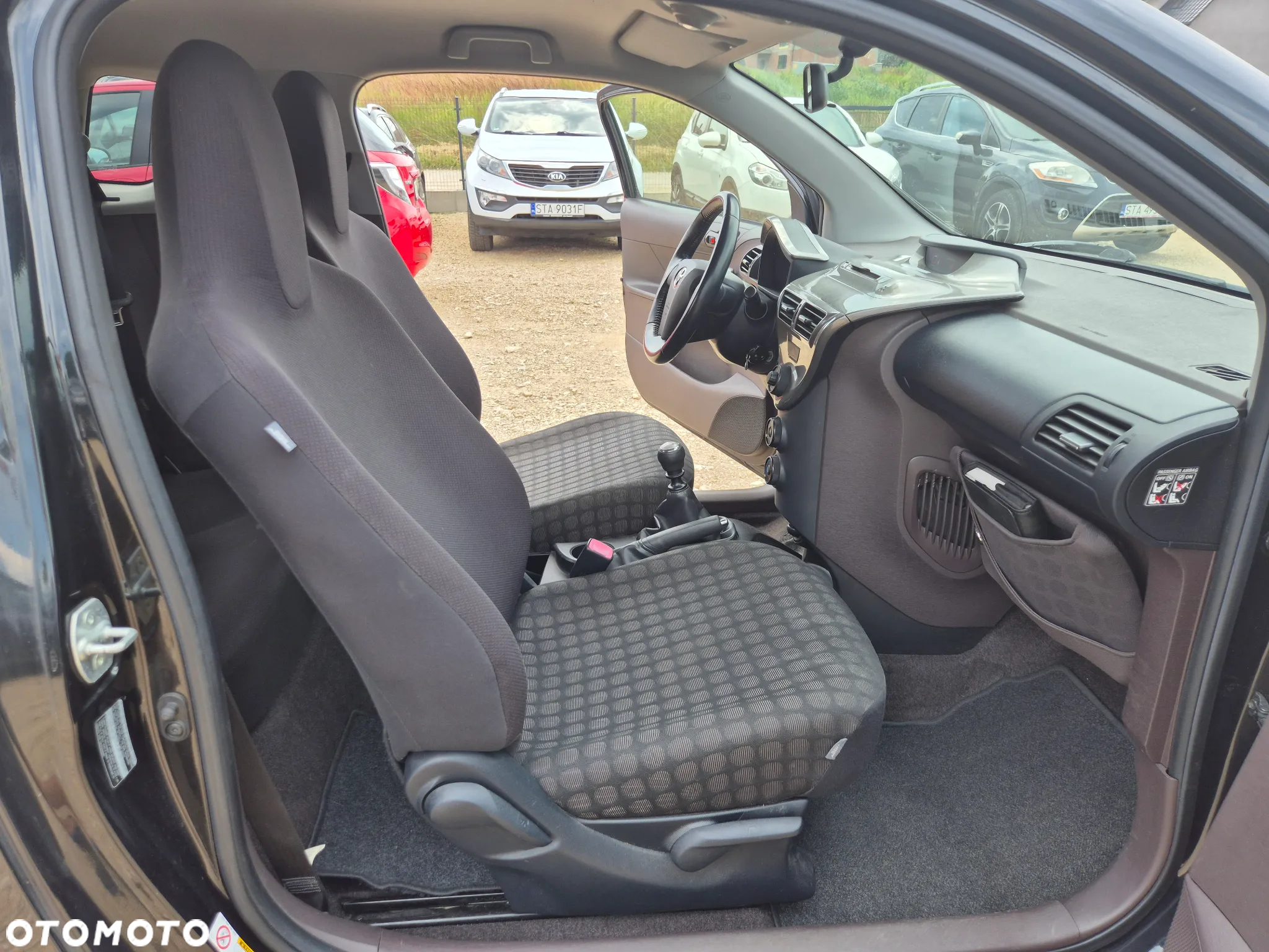 Toyota iQ - 6