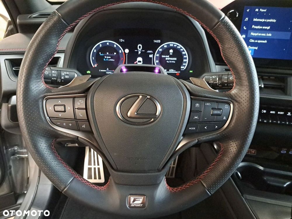 Lexus UX 300h F Sport AWD - 33