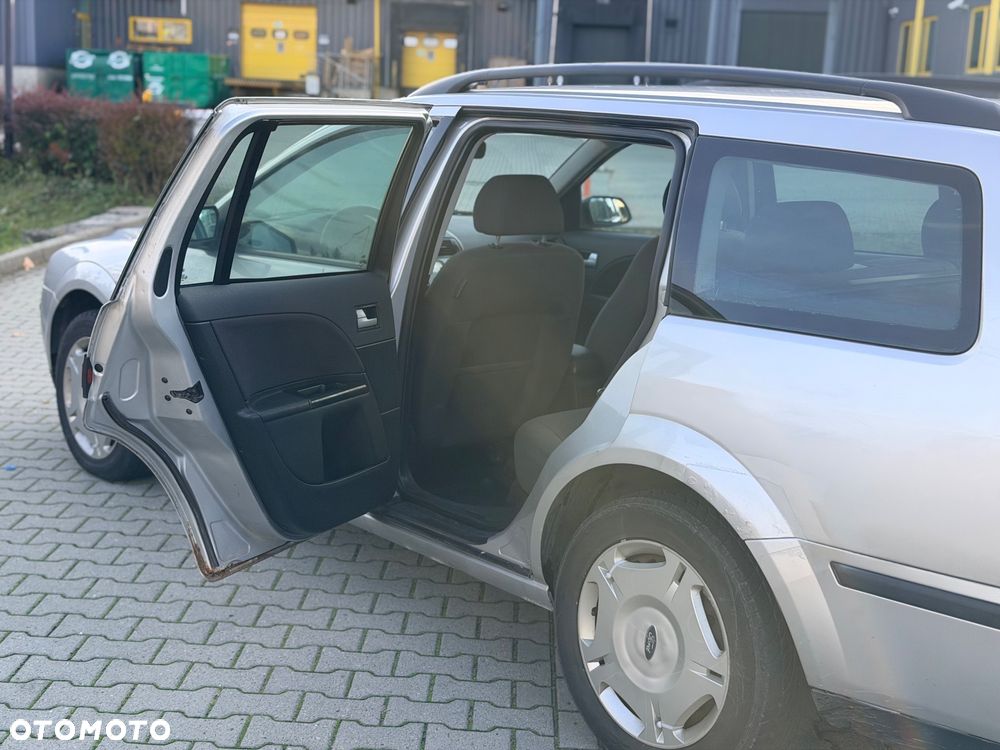 Ford Mondeo 2.0 Trend - 9