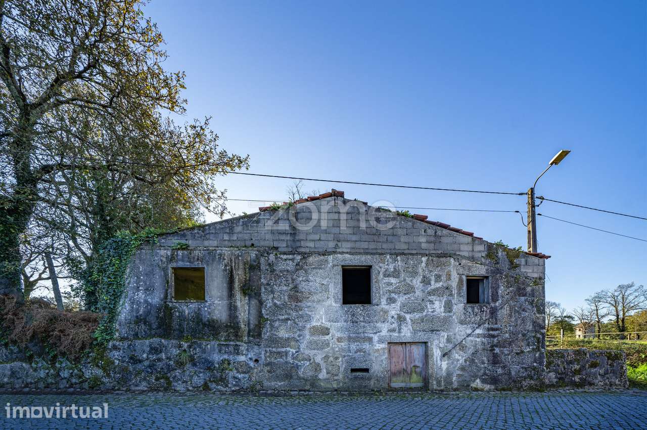 Terreno Urbano de 3053m² com Ruína - Grande imagem: 3/22