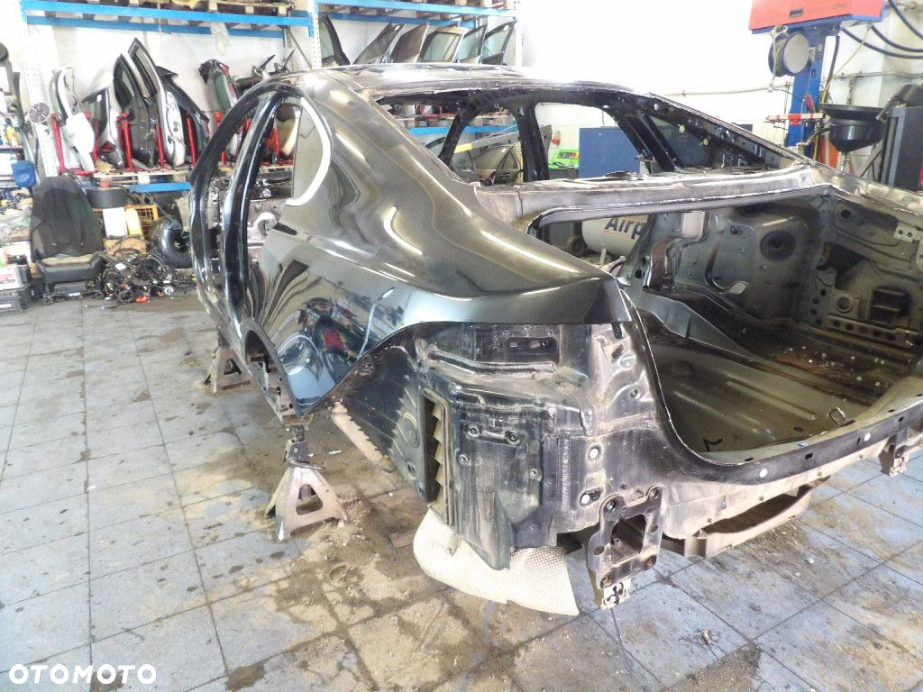 JAGUAR XF II SEDAN BŁOTNIK TYŁ LEWY ULTIMATE BLACK - 2