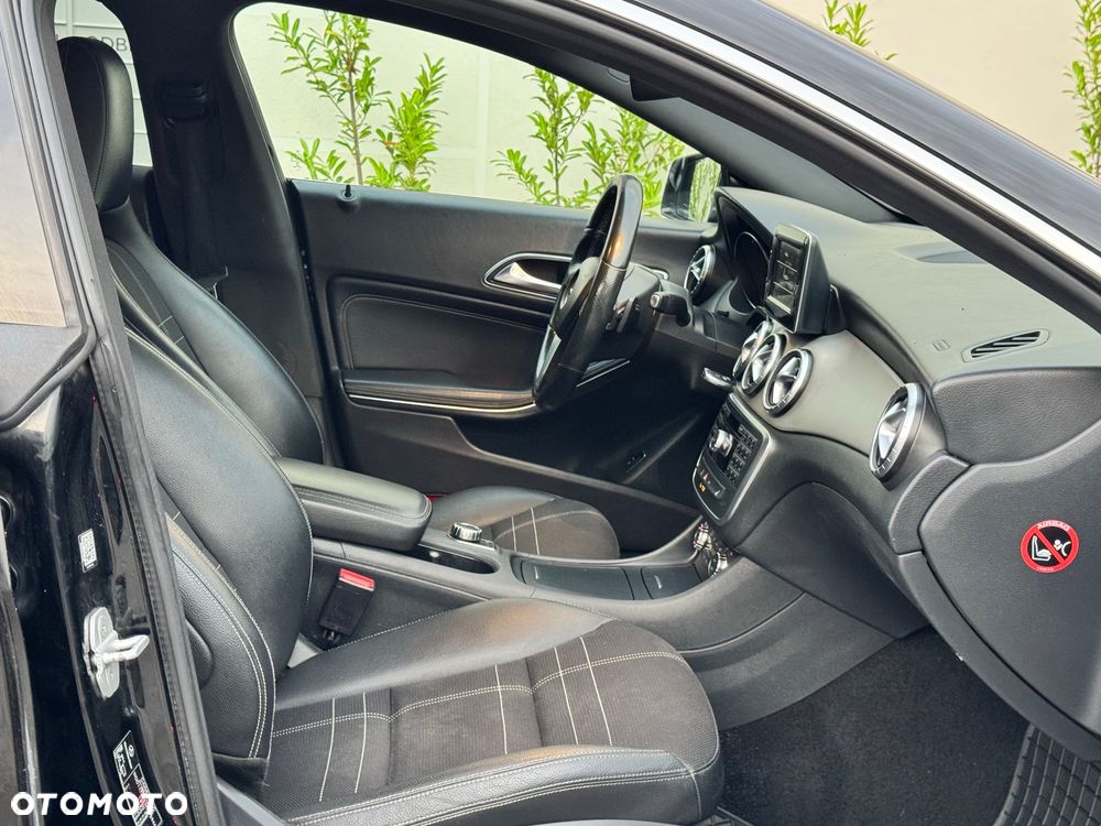 Mercedes-Benz CLA 180 7G-DCT - 19