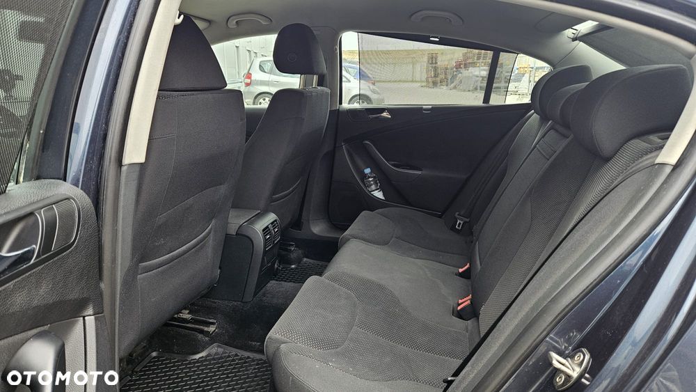 Volkswagen Passat 2.0 TDI DPF Comfortline - 9