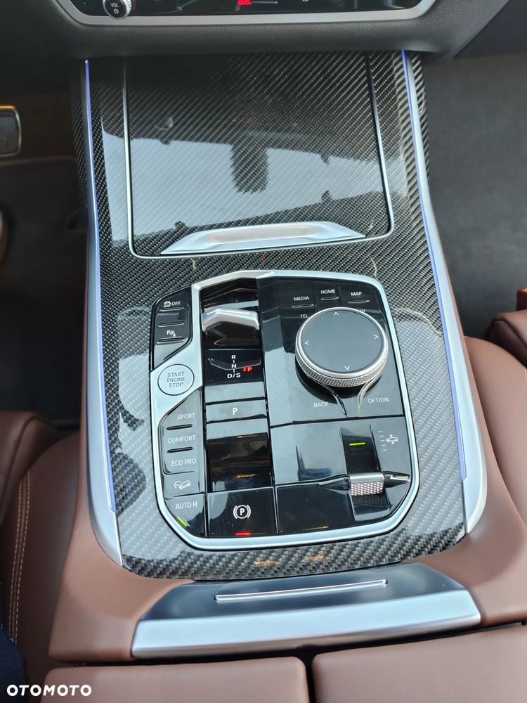 BMW X7 - 7