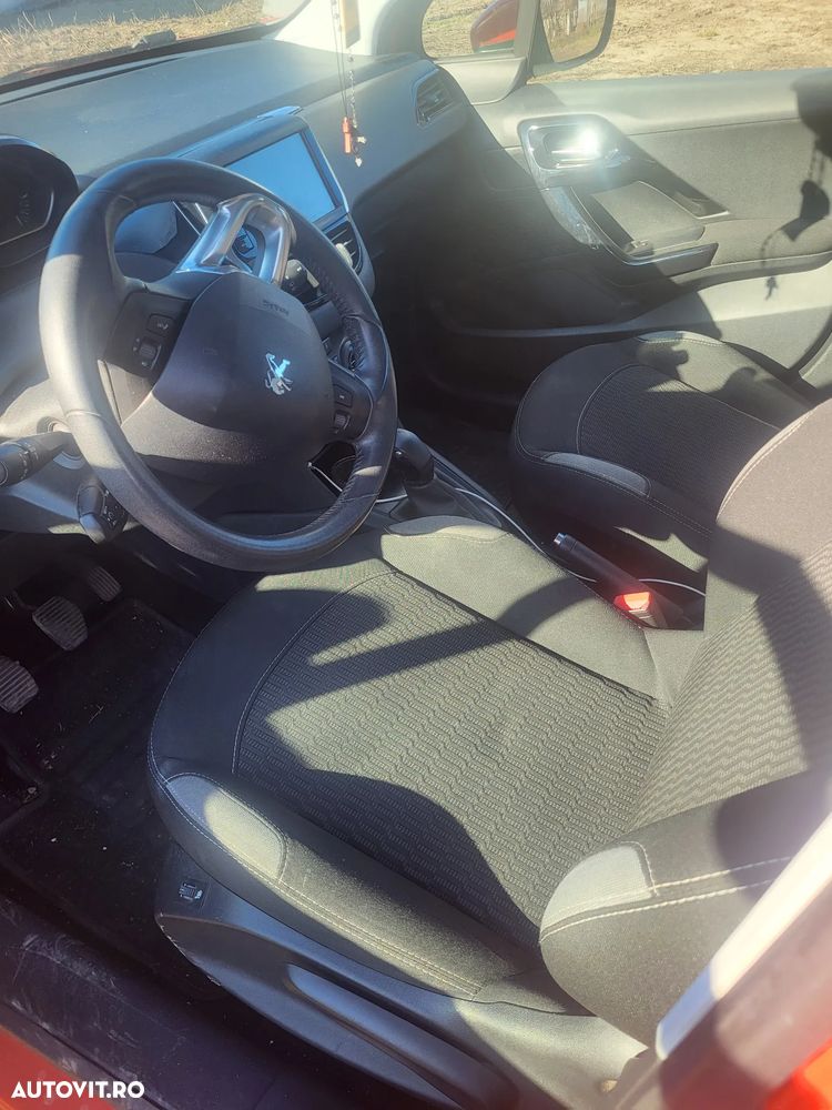 Peugeot 208 - 6