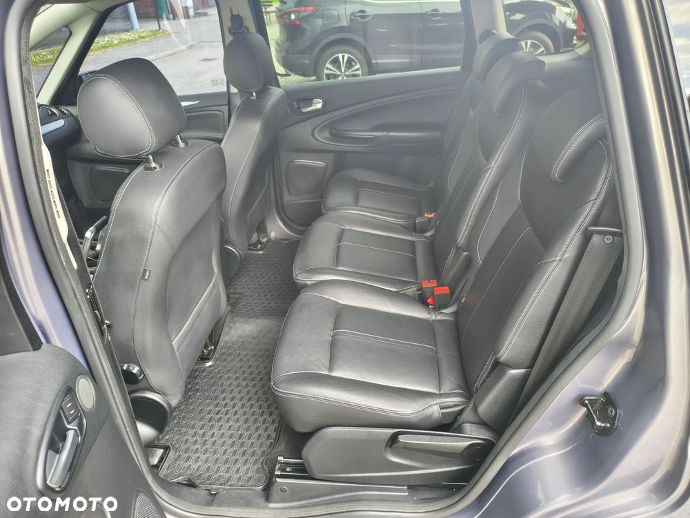Ford S-Max - 34