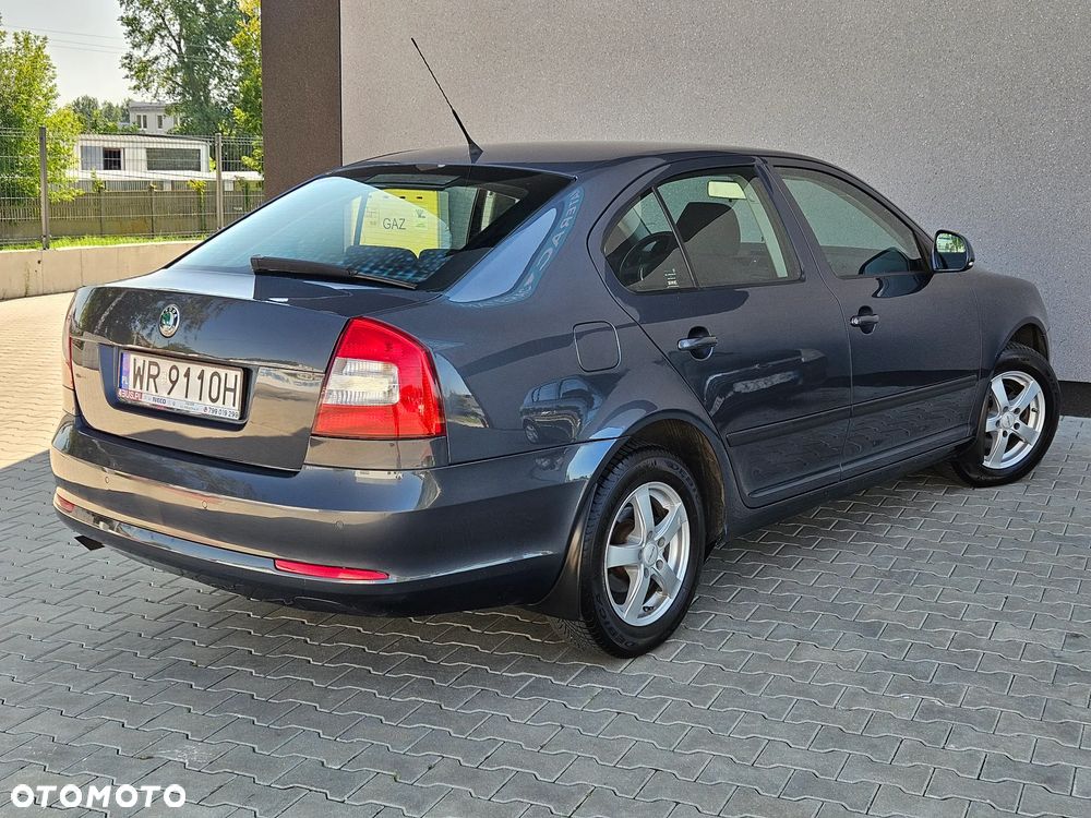 Skoda Octavia 1.6 Ambiente - 4