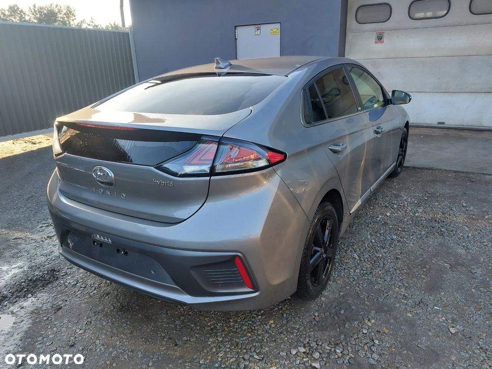 Hyundai IONIQ 1.6 GDI Premium - 4