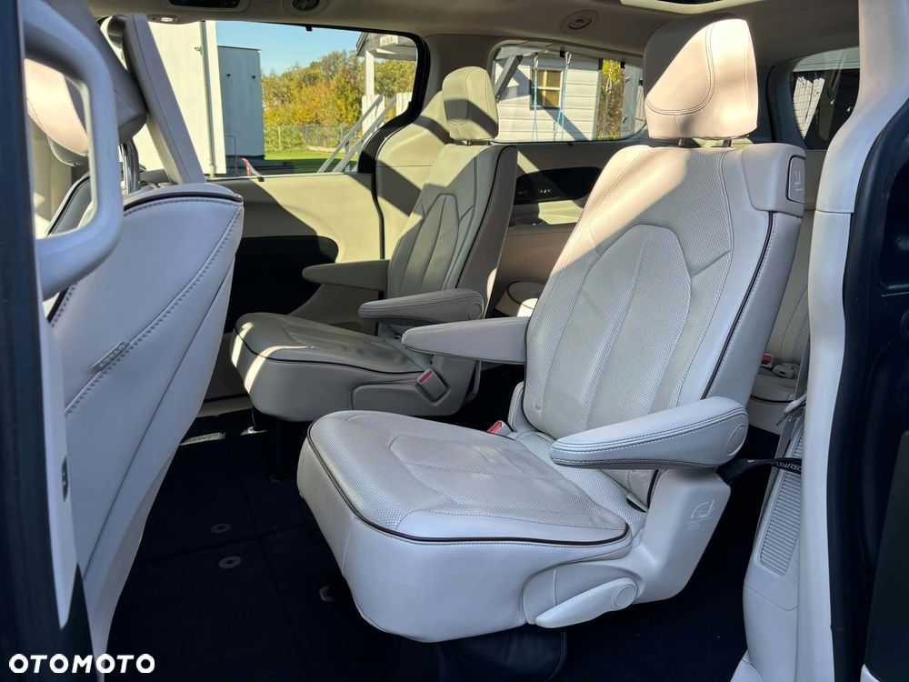 Chrysler Pacifica - 10