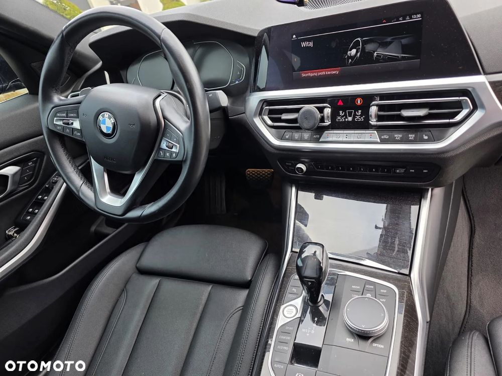 BMW Seria 3 330i Sport - 15