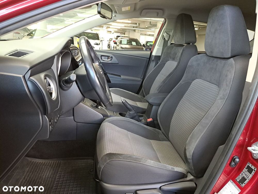 Toyota Auris - 12