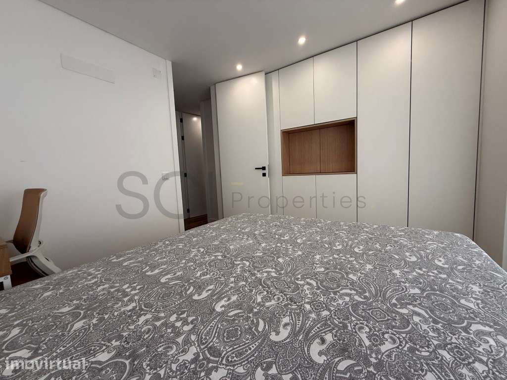 Apartamento T2 de Luxo | Terraço | Parqueamento | Sobreda - Grande imagem: 5/55