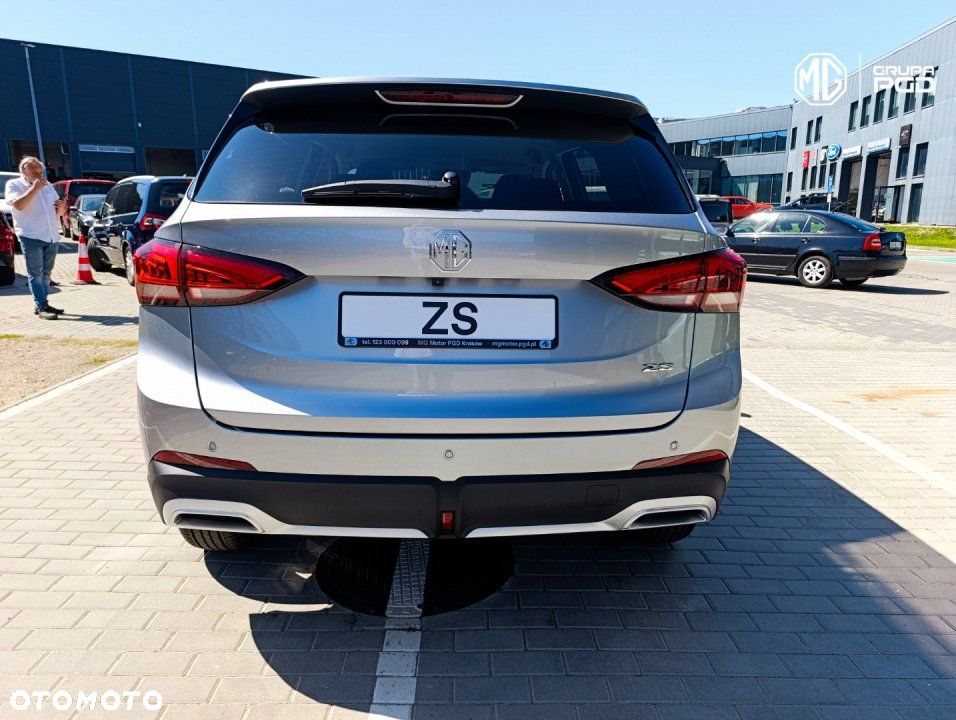 MG ZS - 6